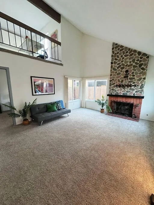 Beautiful House In Mira Mesa 빌라