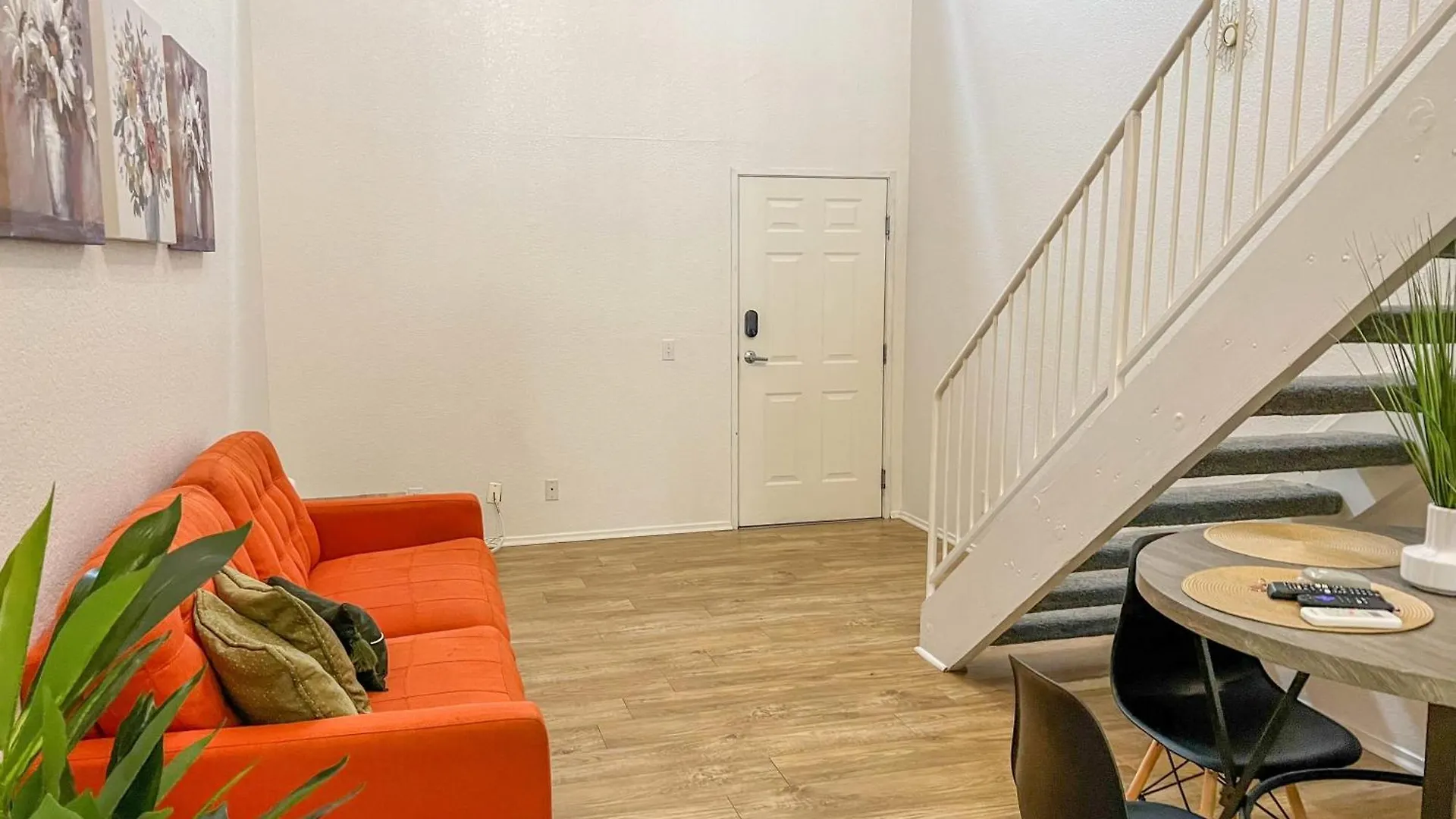 Stylish Loft Near Downtown With Free Parking Apartmán