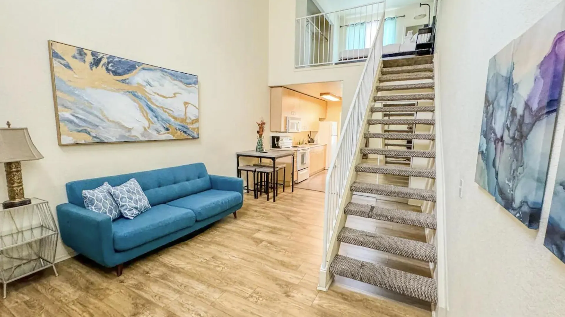 Apartment Stylish Loft Near Downtown With Free Parking