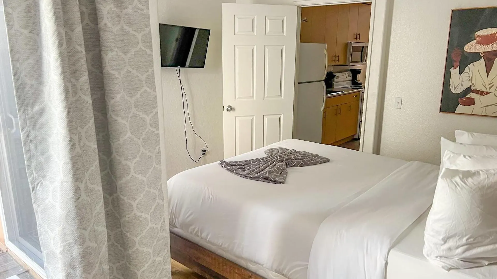 Stylish Loft Near Downtown With Free Parking San Diego