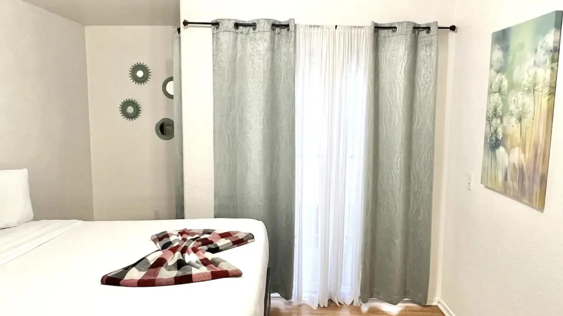 Stylish Loft Near Downtown With Free Parking San Diego
