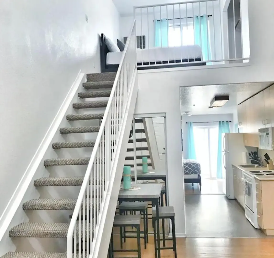 Stylish Loft Near Downtown With Free Parking
