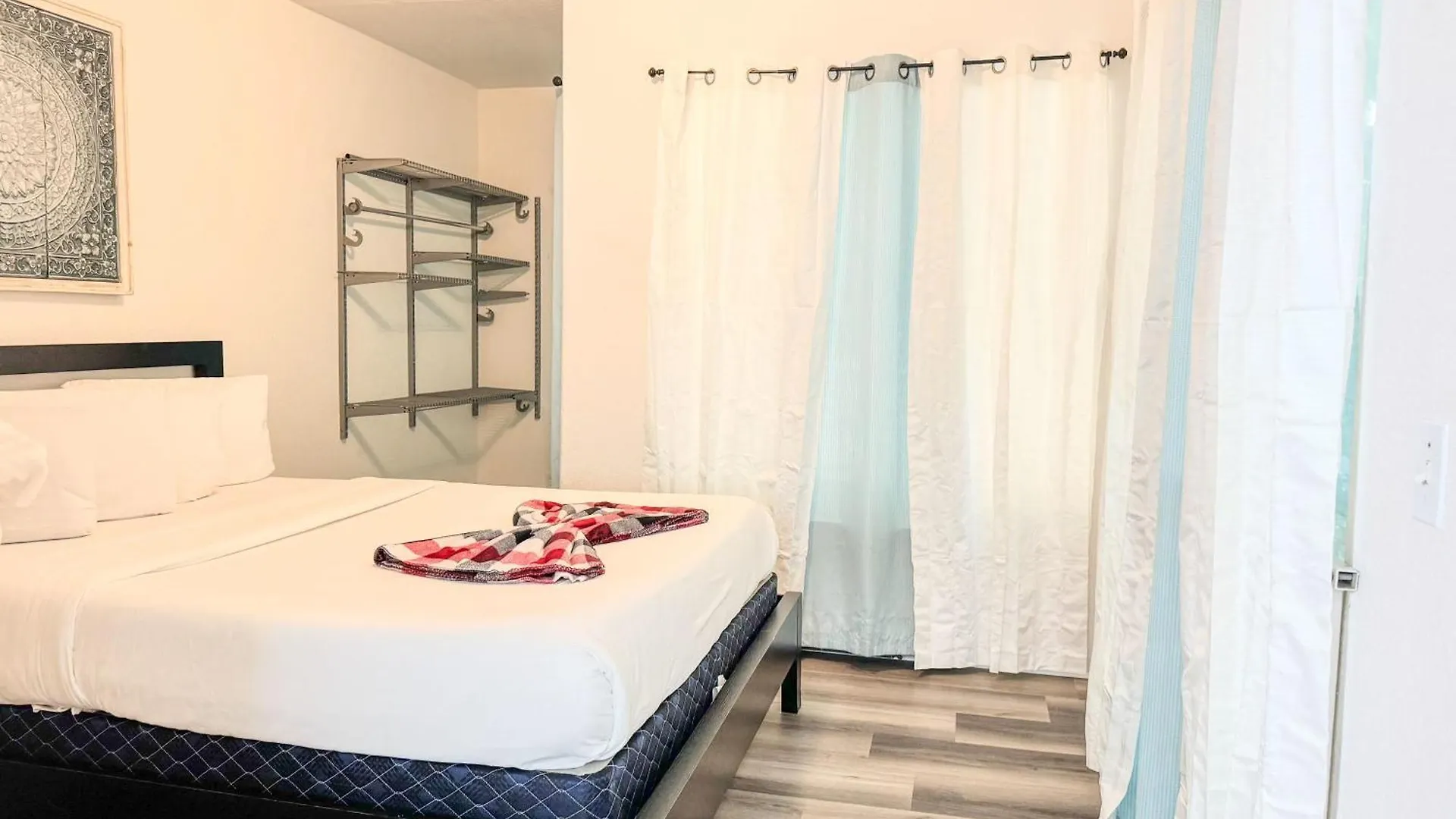 Stylish Loft Near Downtown With Free Parking Apartment *