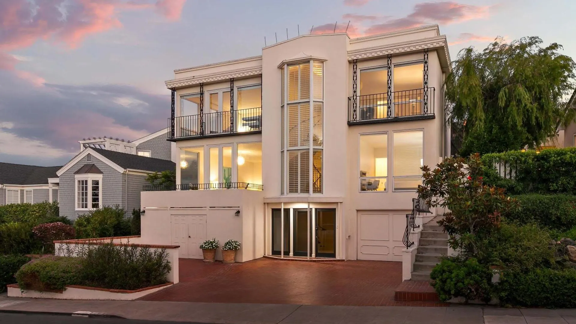 Sea Serenity Coastline Views And Pool Holiday home