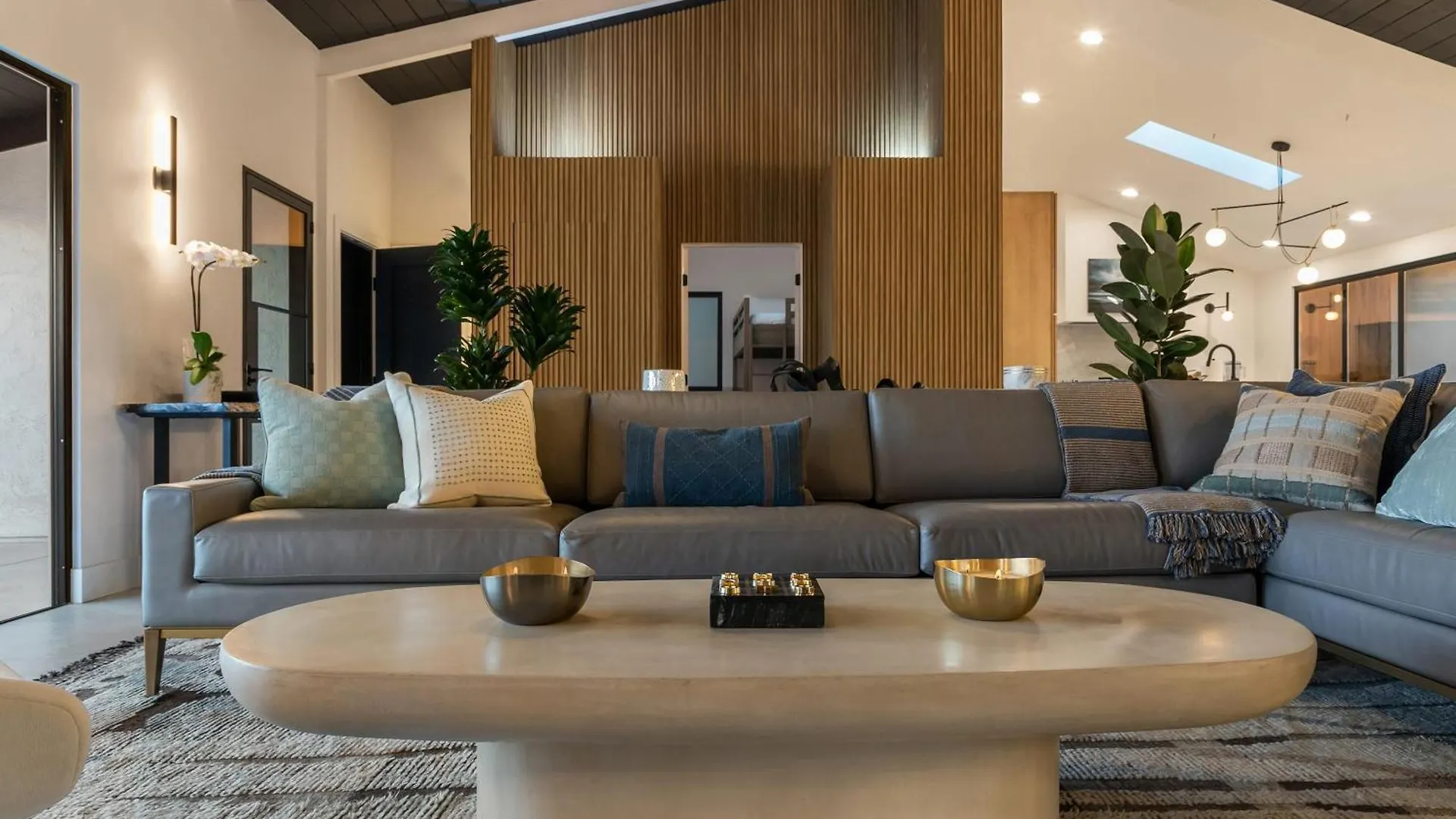 Del Mar Elegant Haven With Mountain Vistas Holiday home