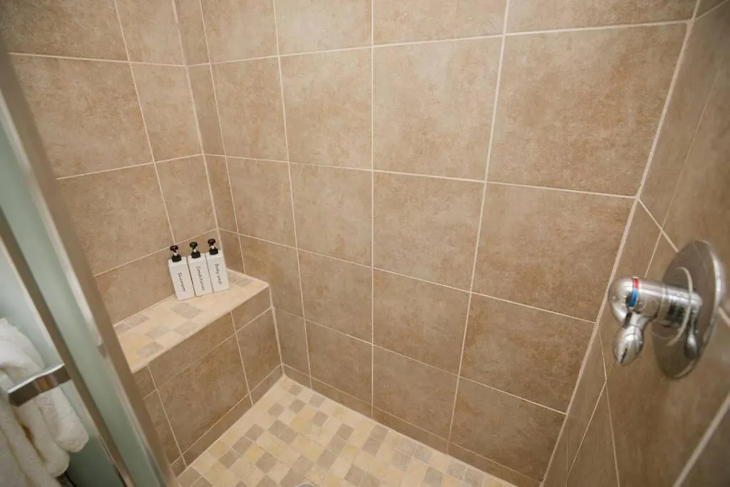 2 Private Masters, New Beds & Furniture, Sleeps 12 Holiday home *
