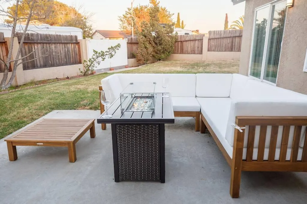 2 Private Masters, New Beds & Furniture, Sleeps 12