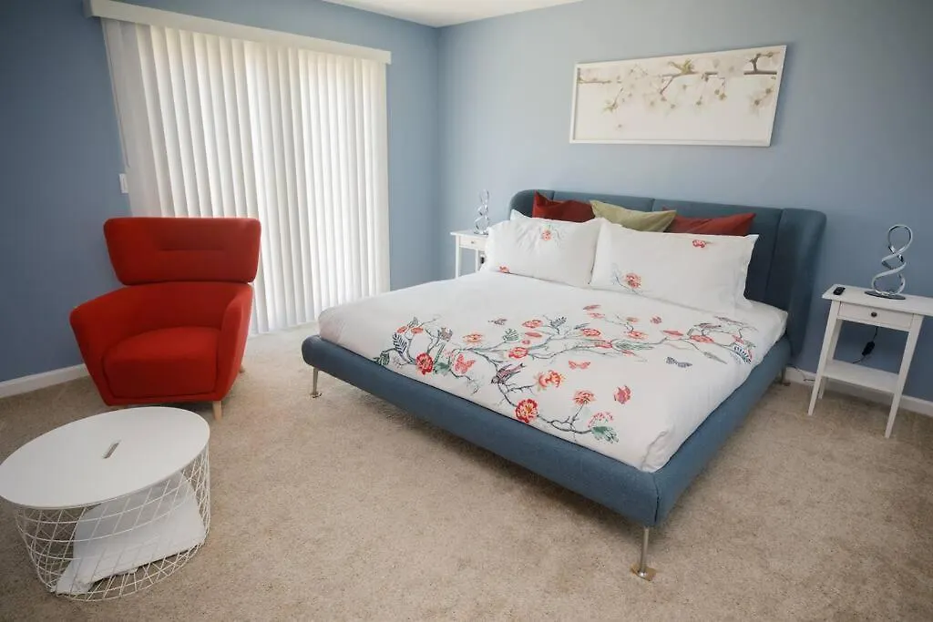 2 Private Masters, New Beds & Furniture, Sleeps 12 Holiday home