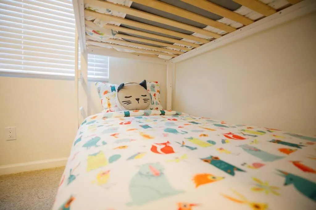 2 Private Masters, New Beds & Furniture, Sleeps 12 *