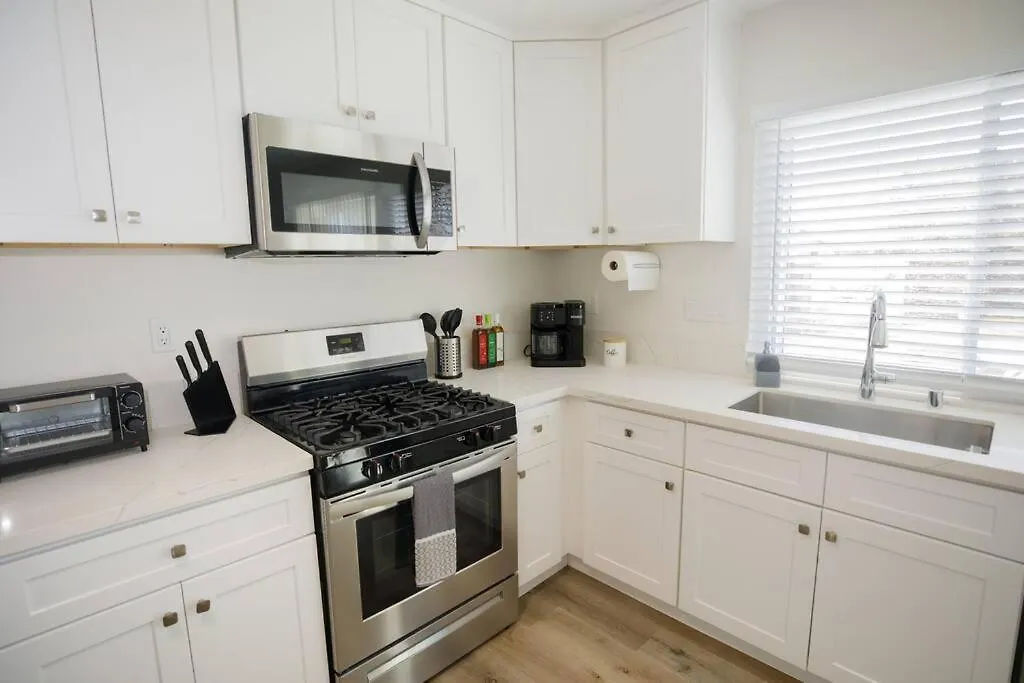 2 Private Masters, New Beds & Furniture, Sleeps 12 Holiday home