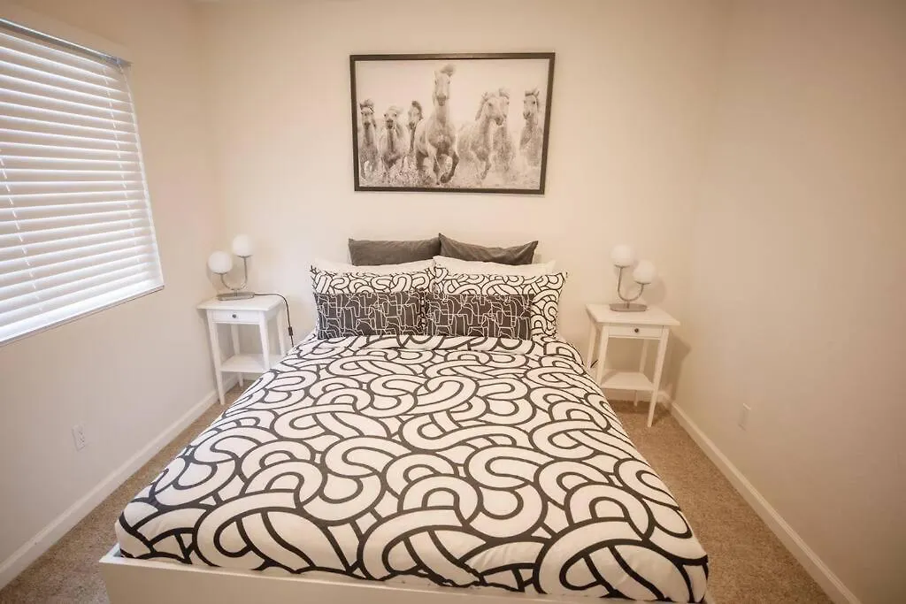 2 Private Masters, New Beds & Furniture, Sleeps 12 San Diego