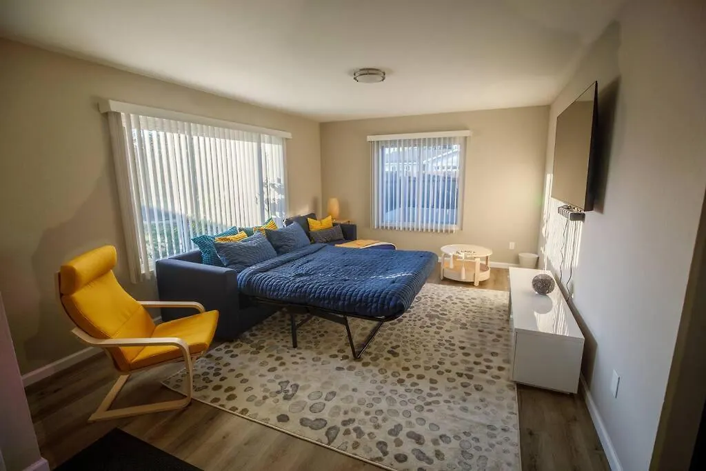 2 Private Masters, New Beds & Furniture, Sleeps 12