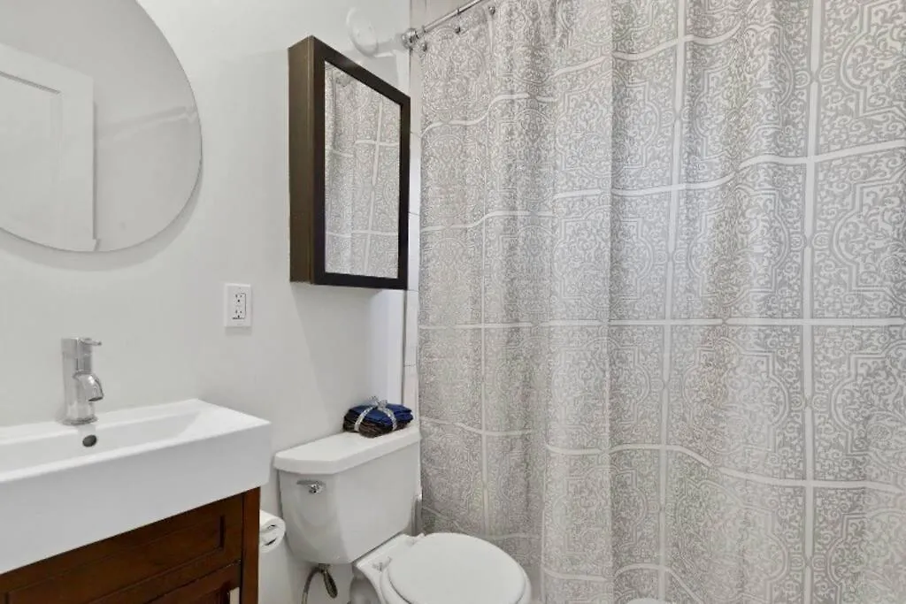1 Block To Stylish Boho Retreat Apartment *