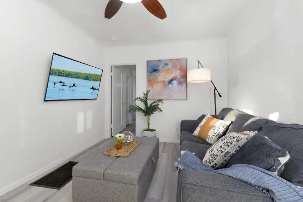 Apartment 1 Block To Stylish Boho Retreat *