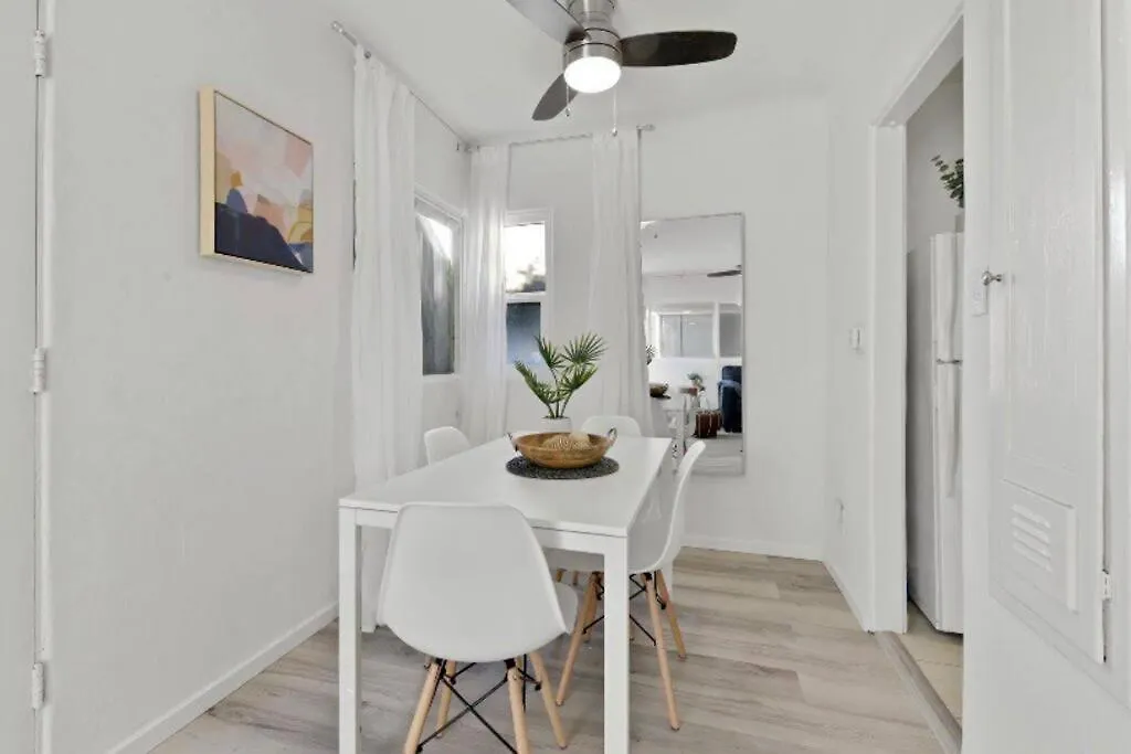 1 Block To Stylish Boho Retreat Apartment