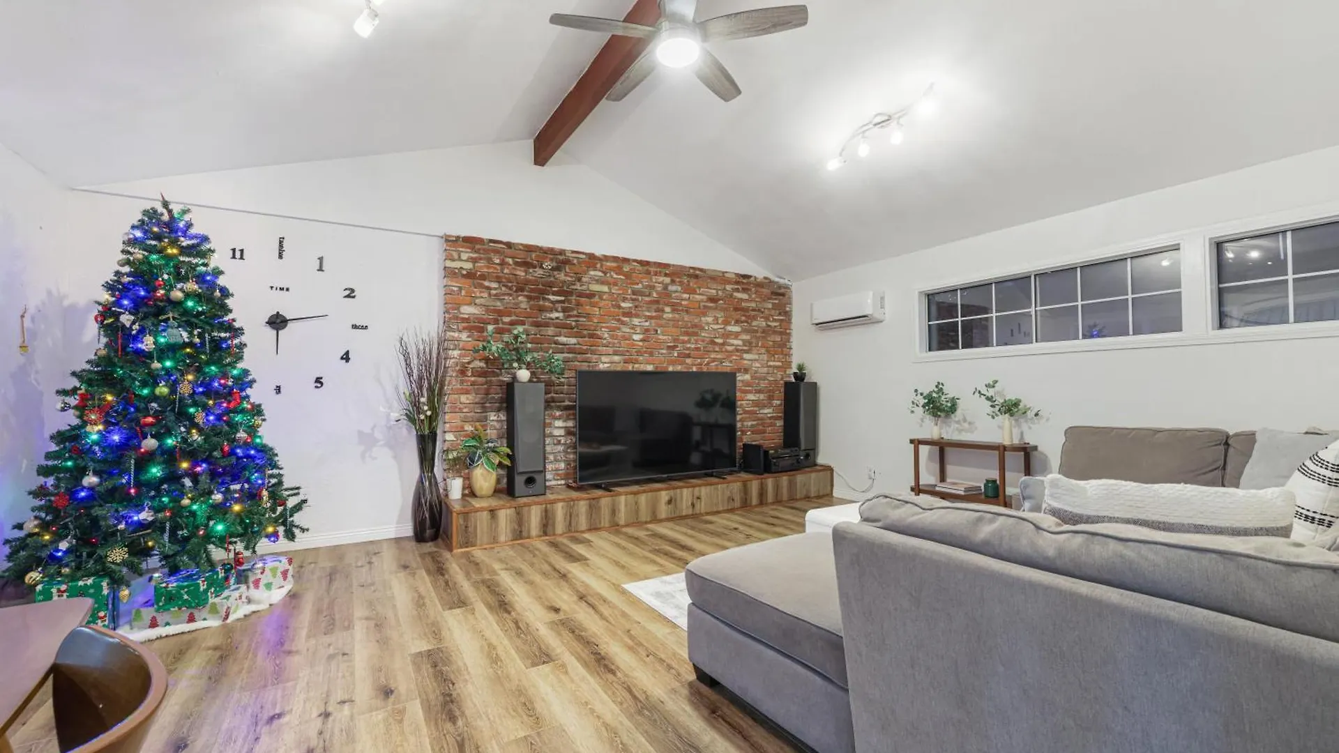 Spacious Family Retreat In The Heart Of *