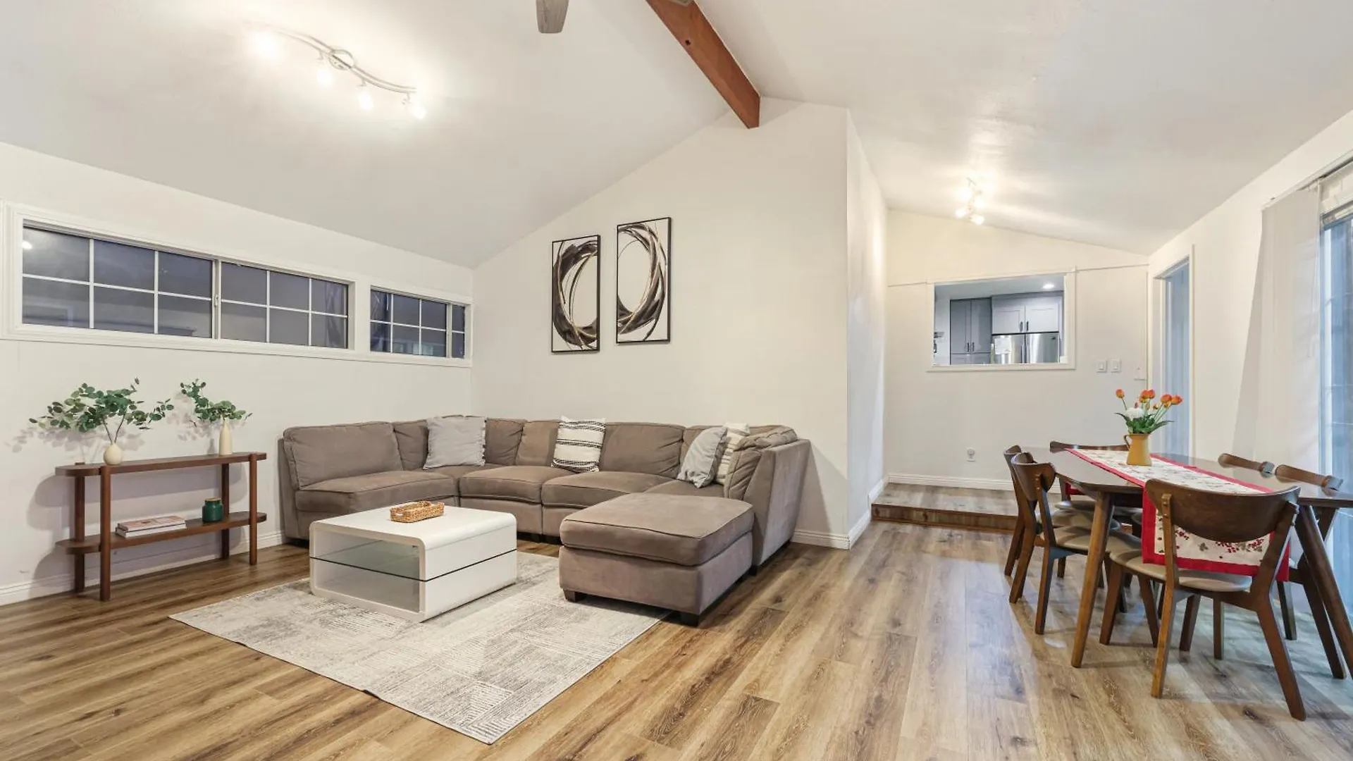 Spacious Family Retreat In The Heart Of *