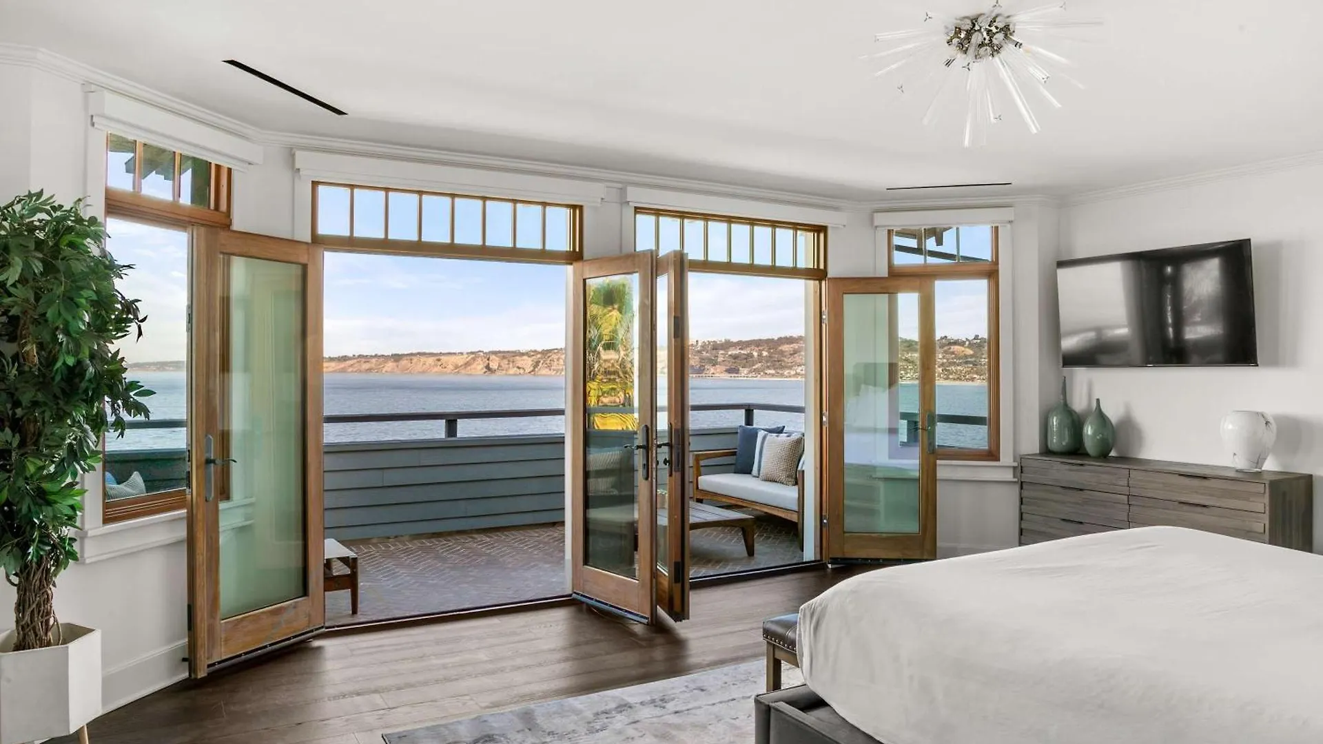 La Jolla Cove-oceanfront 5600sf 3br+loft 5ba House Villiage Location Walk Everywhere San Diego