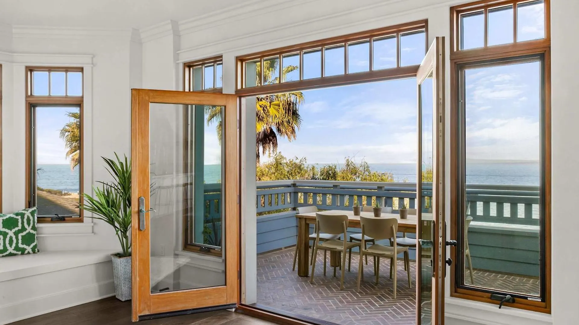 La Jolla Cove-oceanfront 5600sf 3br+loft 5ba House Villiage Location Walk Everywhere Holiday home San Diego