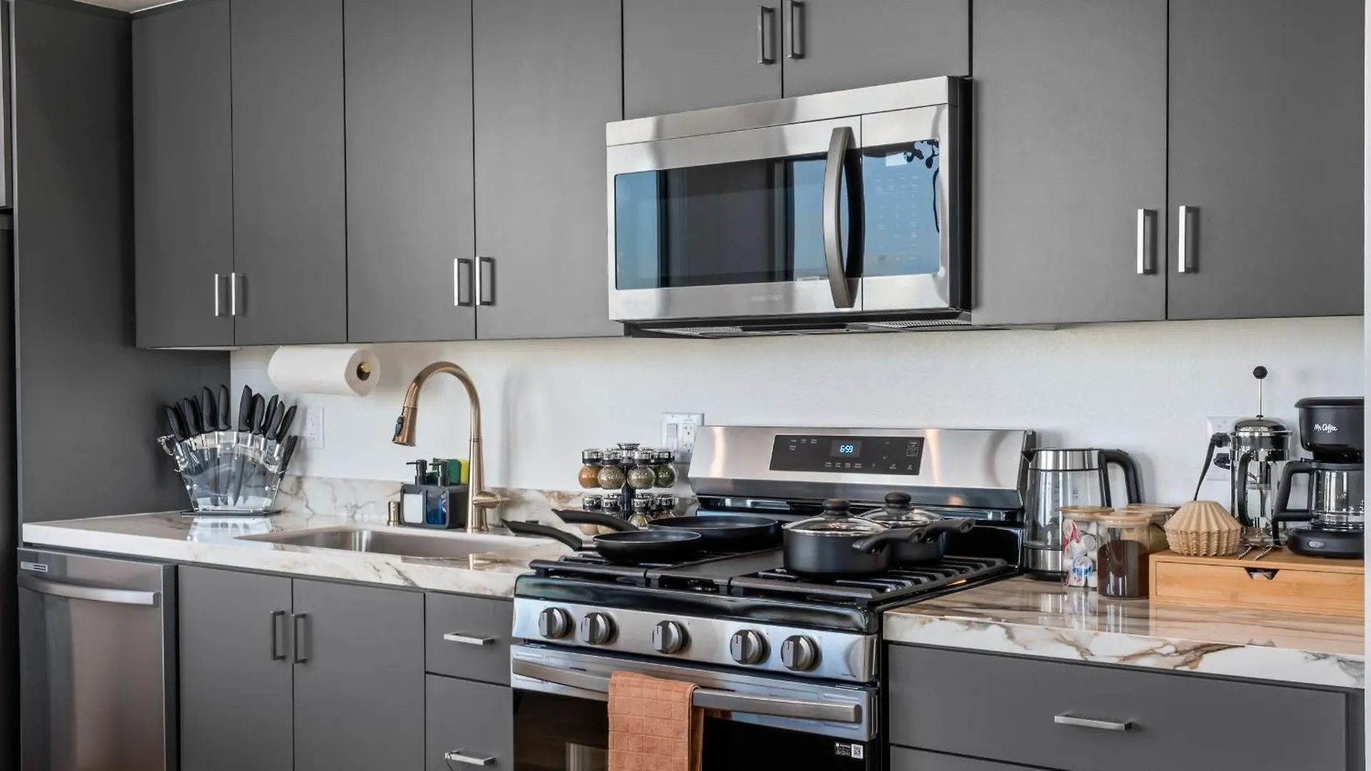 Apartmán Modern 2 Bedroom King Bed Evcharger Pet-friendly Balcony *