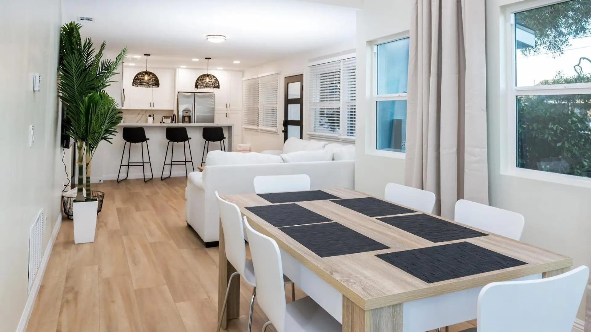 Lux Coastal Getaway, Brand New, Location