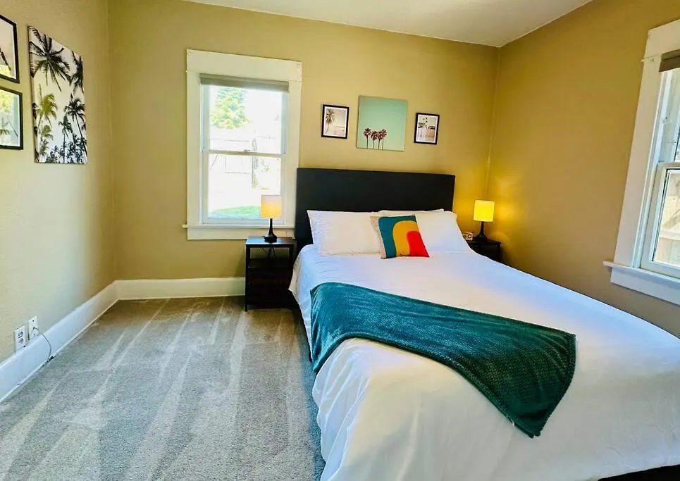 3-bedroom, Prime Location, Private Backyard! San Diego