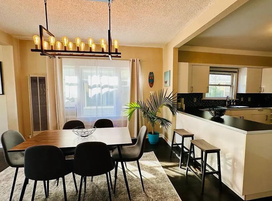 Holiday home 3-bedroom, Prime Location, Private Backyard!