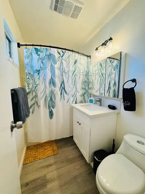 Sunny Retreat Huge Single Level With Large Yard Holiday home *