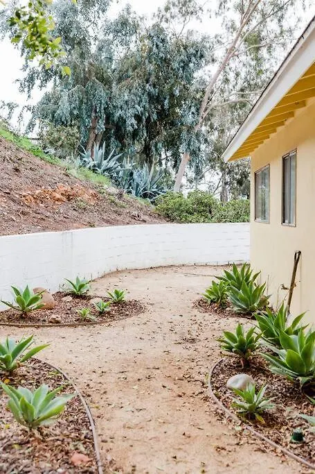 Creative Haven Chic 3-bedroom With Artistic Touches Holiday home *
