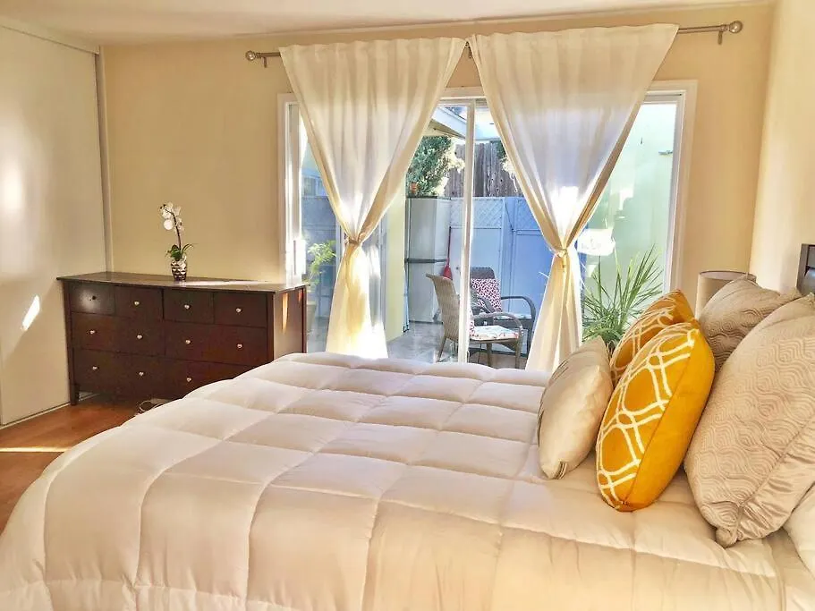Holiday home Creative Haven Chic 3-bedroom With Artistic Touches