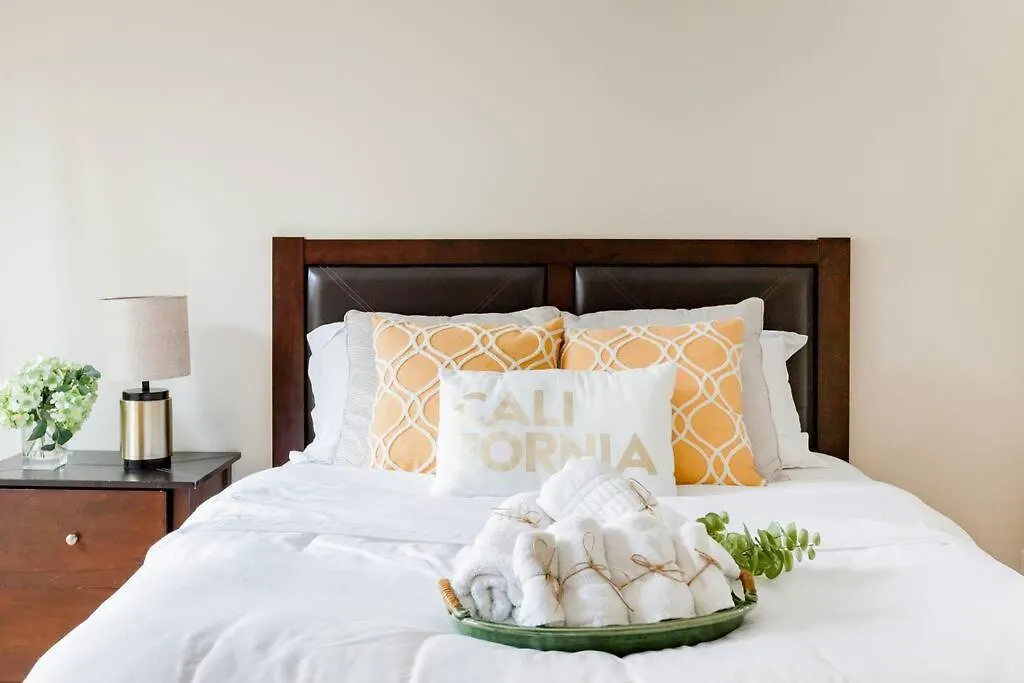Creative Haven Chic 3-bedroom With Artistic Touches Holiday home *