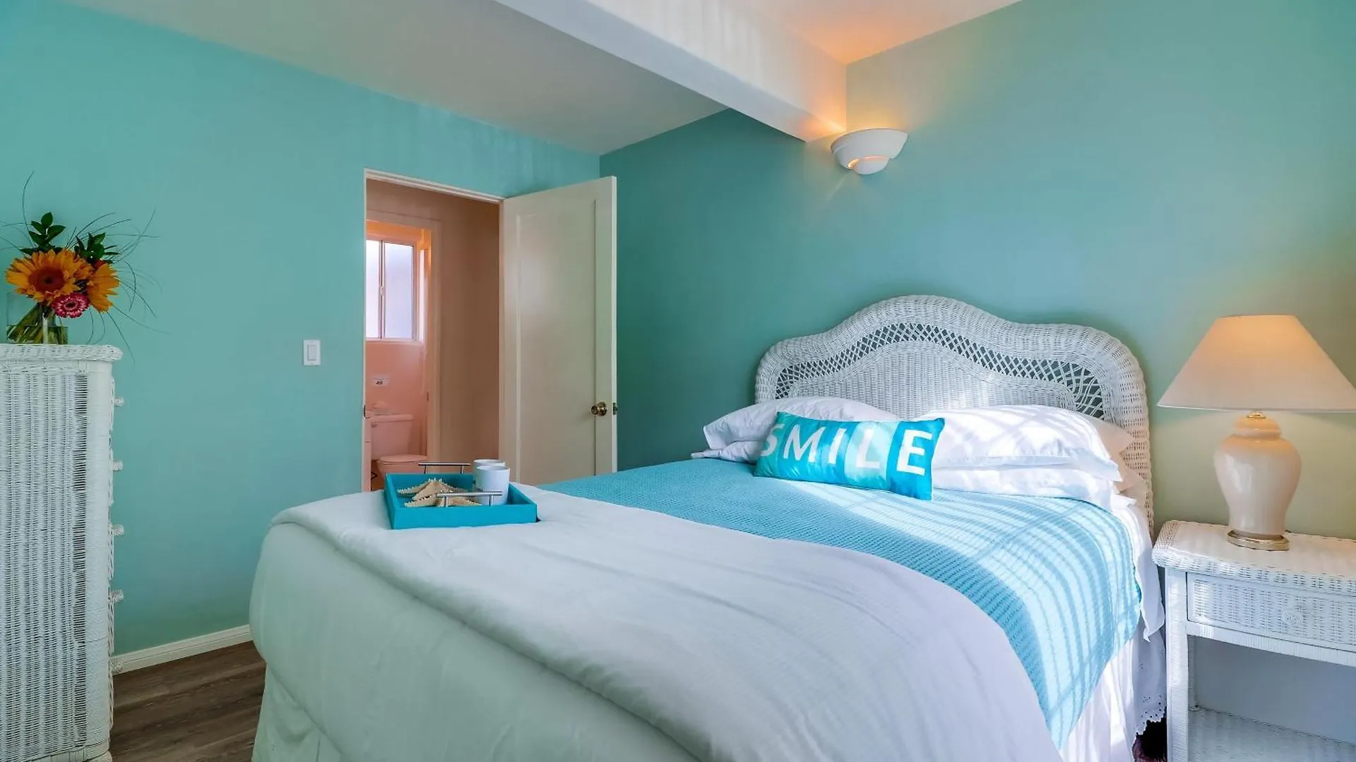 Apartment Blue Topaz *