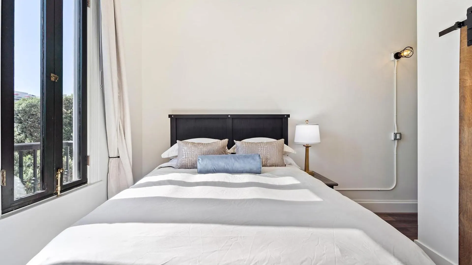Renovated In Historic Holiday home *