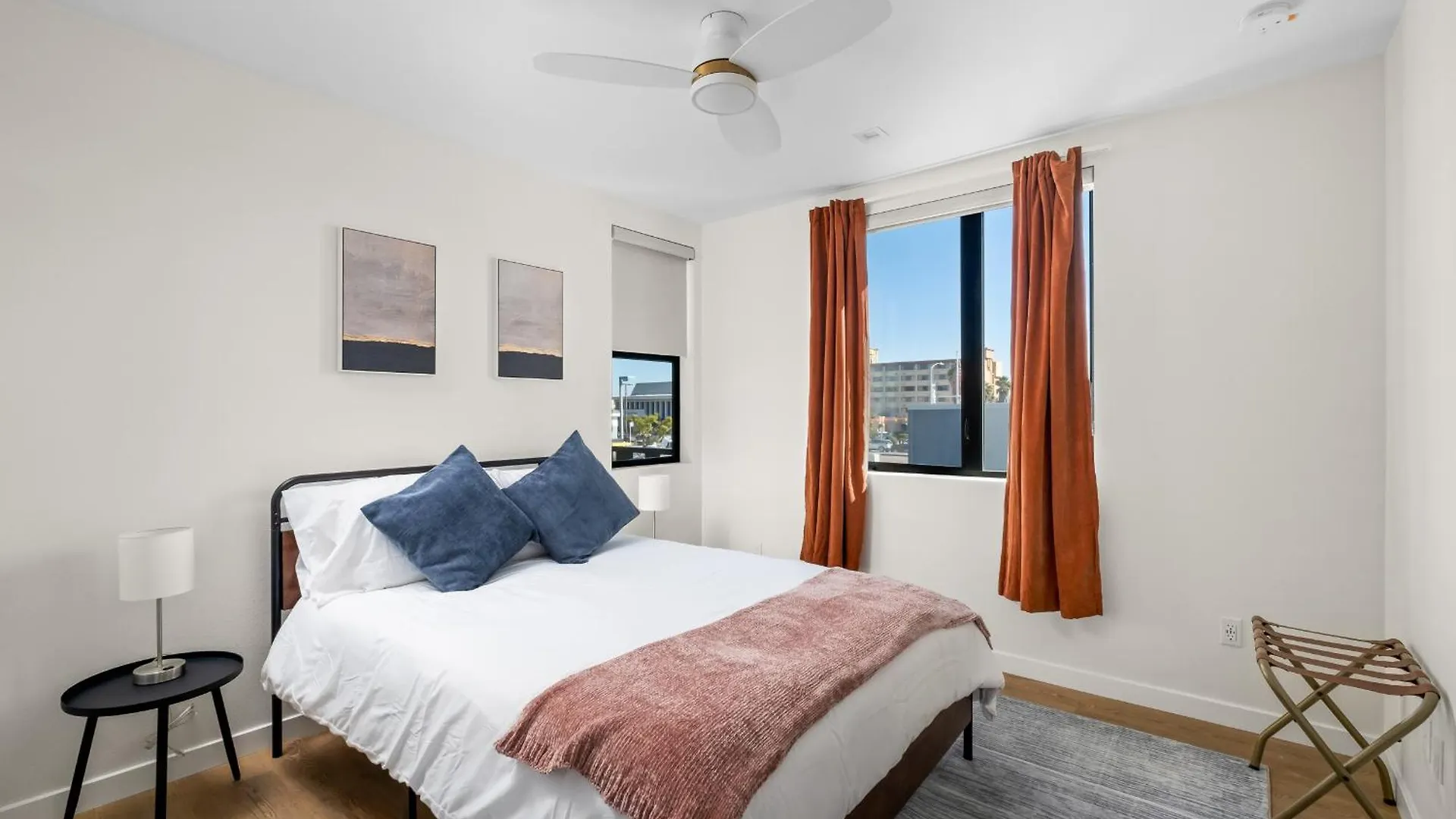 Stylish 2 Bedroom King Bed Evcharger Pet-friendly Balcony