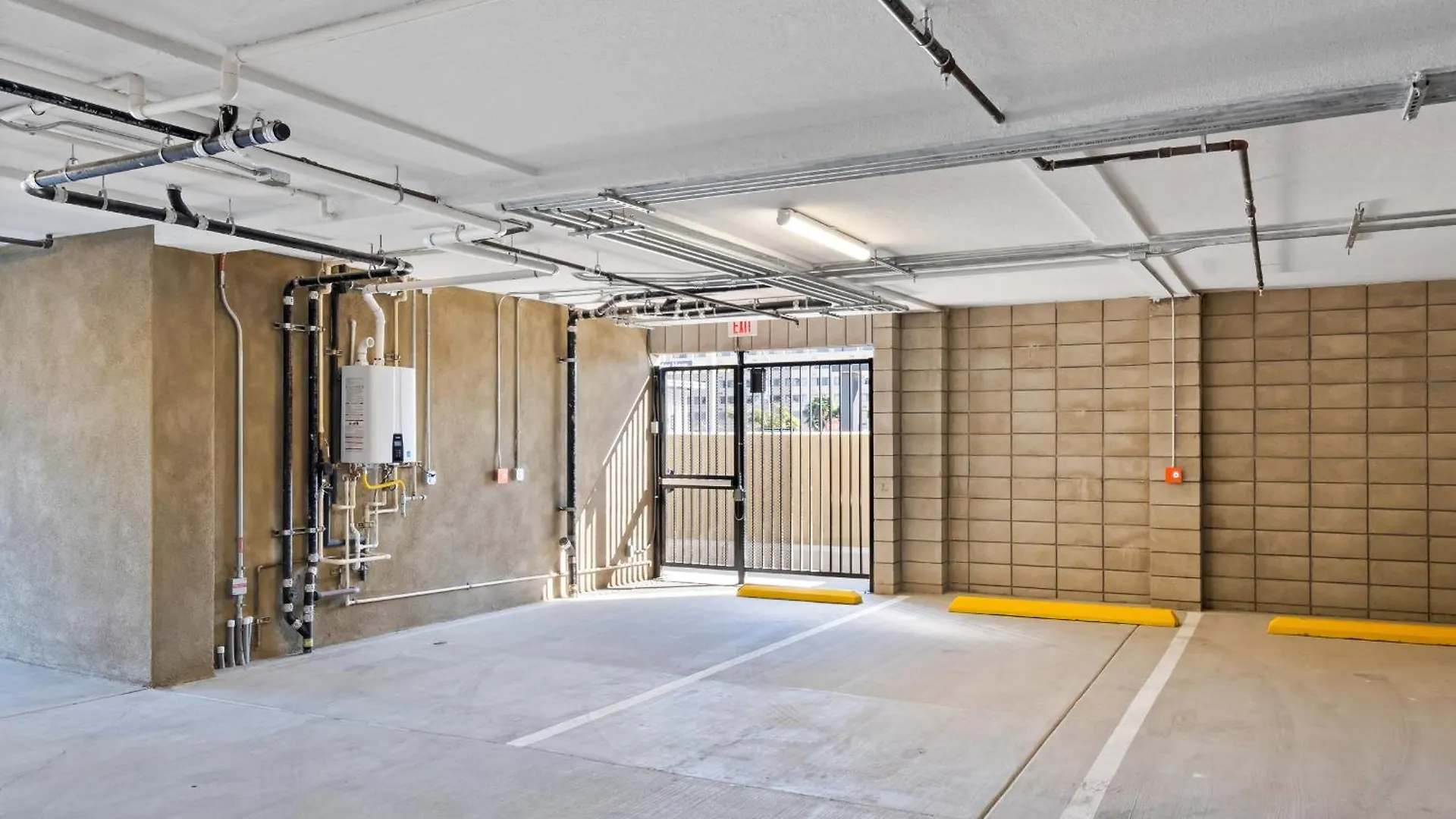 Stylish 2 Bedroom King Bed Evcharger Pet-friendly Balcony