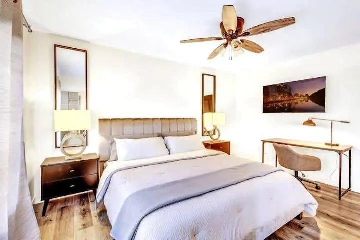 Living With Pool & Tennis Minutes To Del Mar Beaches Holiday home San Diego