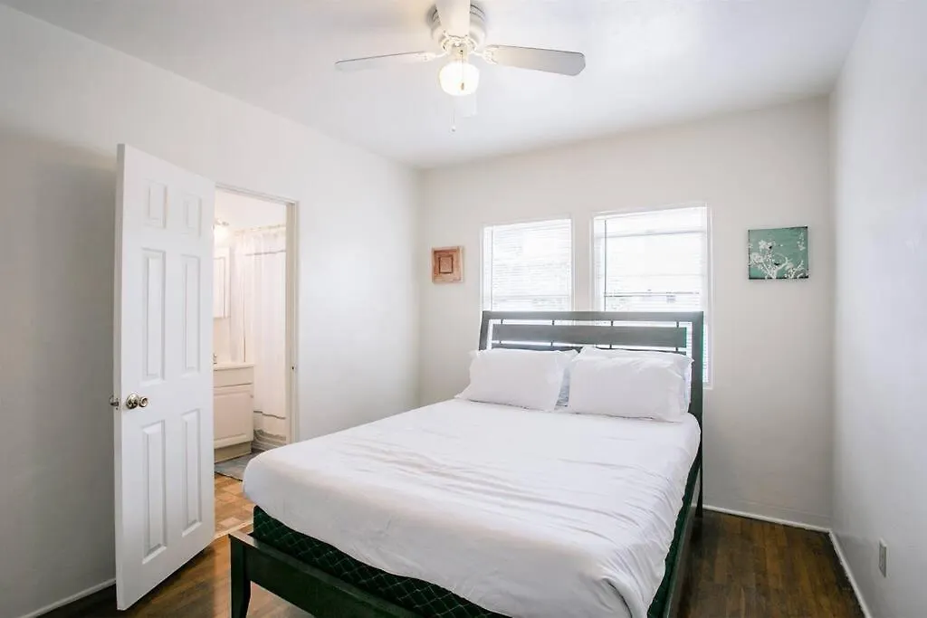 Charming In Bankers Hill *