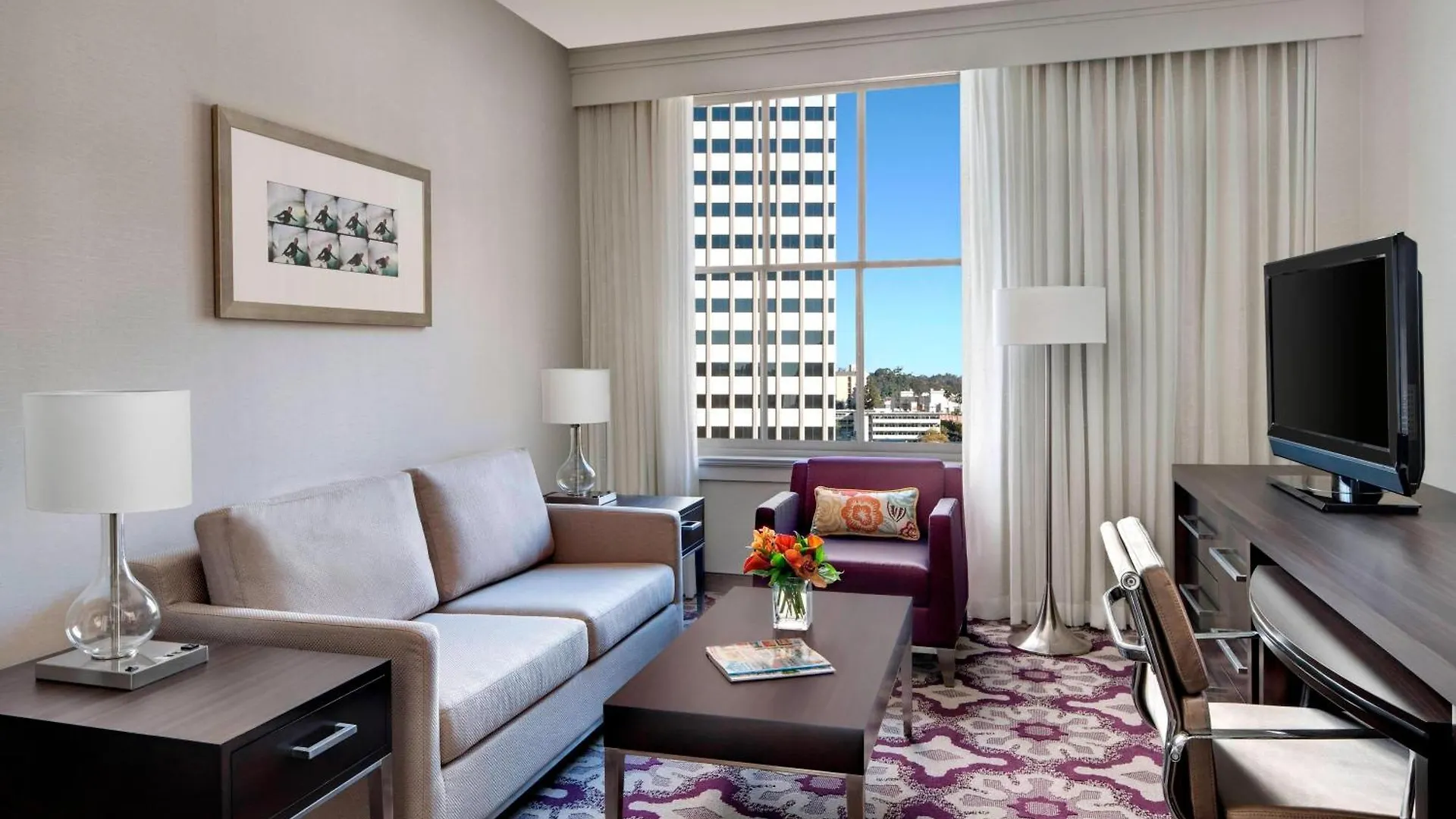 Courtyard By Marriott Downtown