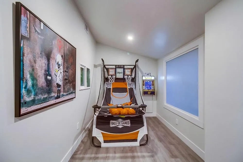 New! Great Escape 2 W/ Views, Hot Tub, Games, Safari Tent, Golf Holiday home San Diego