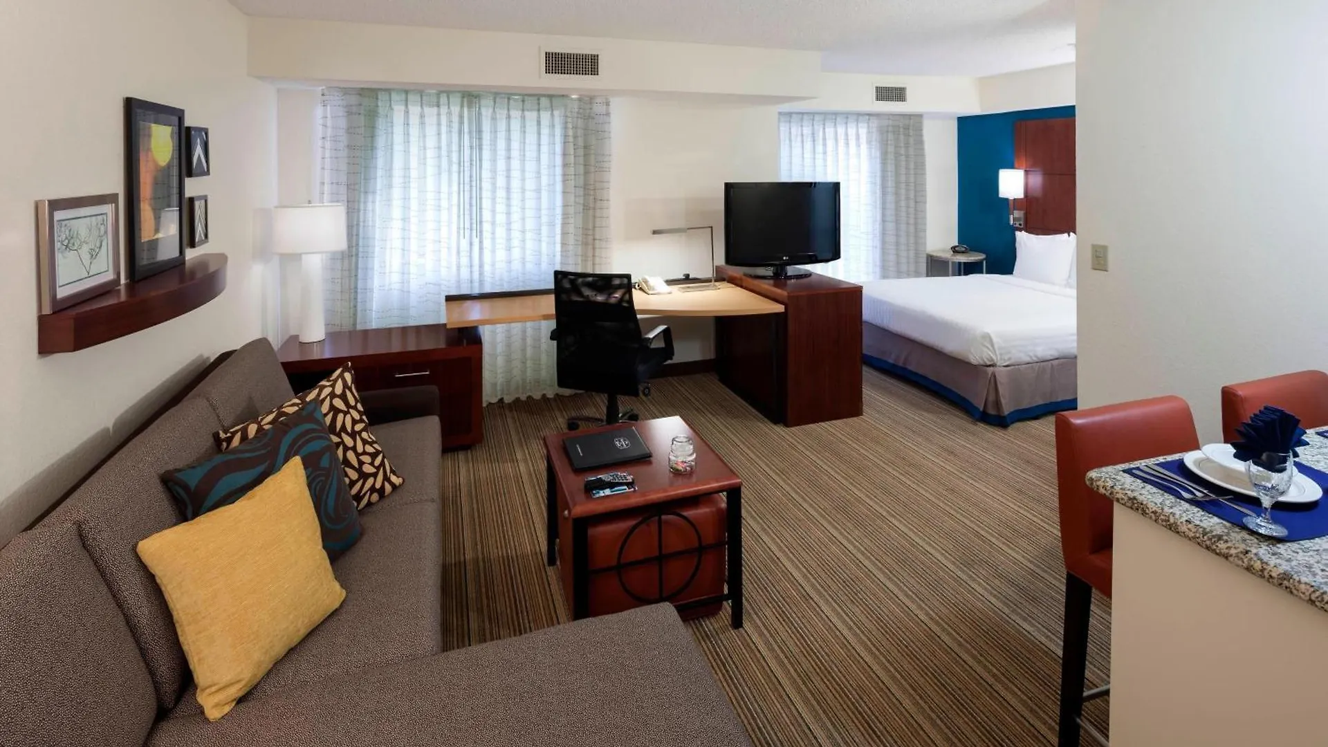 By Marriott Downtown Hotell 3*