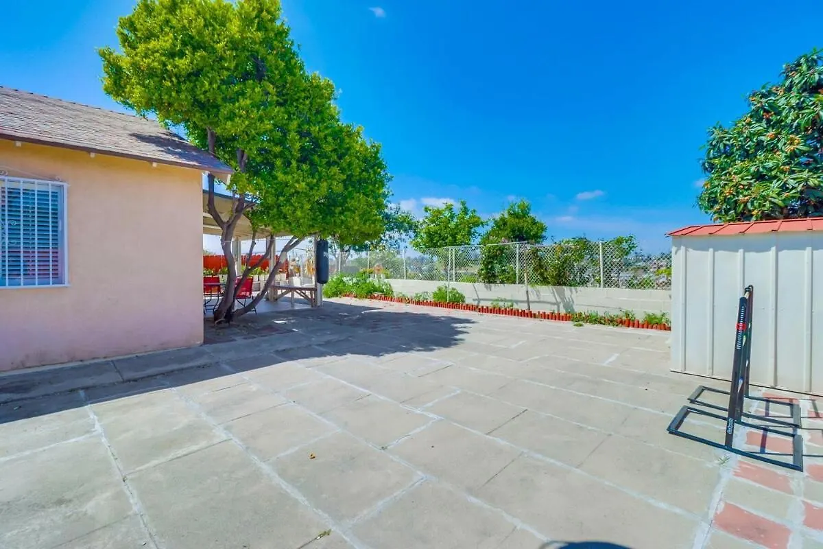 Holiday home Entire Private 4-bedroom House With Garage, Gated Yard, King Bed