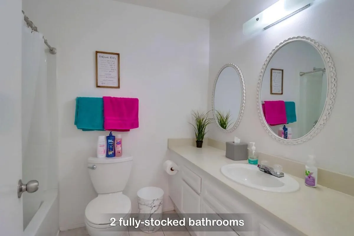 Entire Private 4-bedroom House With Garage, Gated Yard, King Bed San Diego