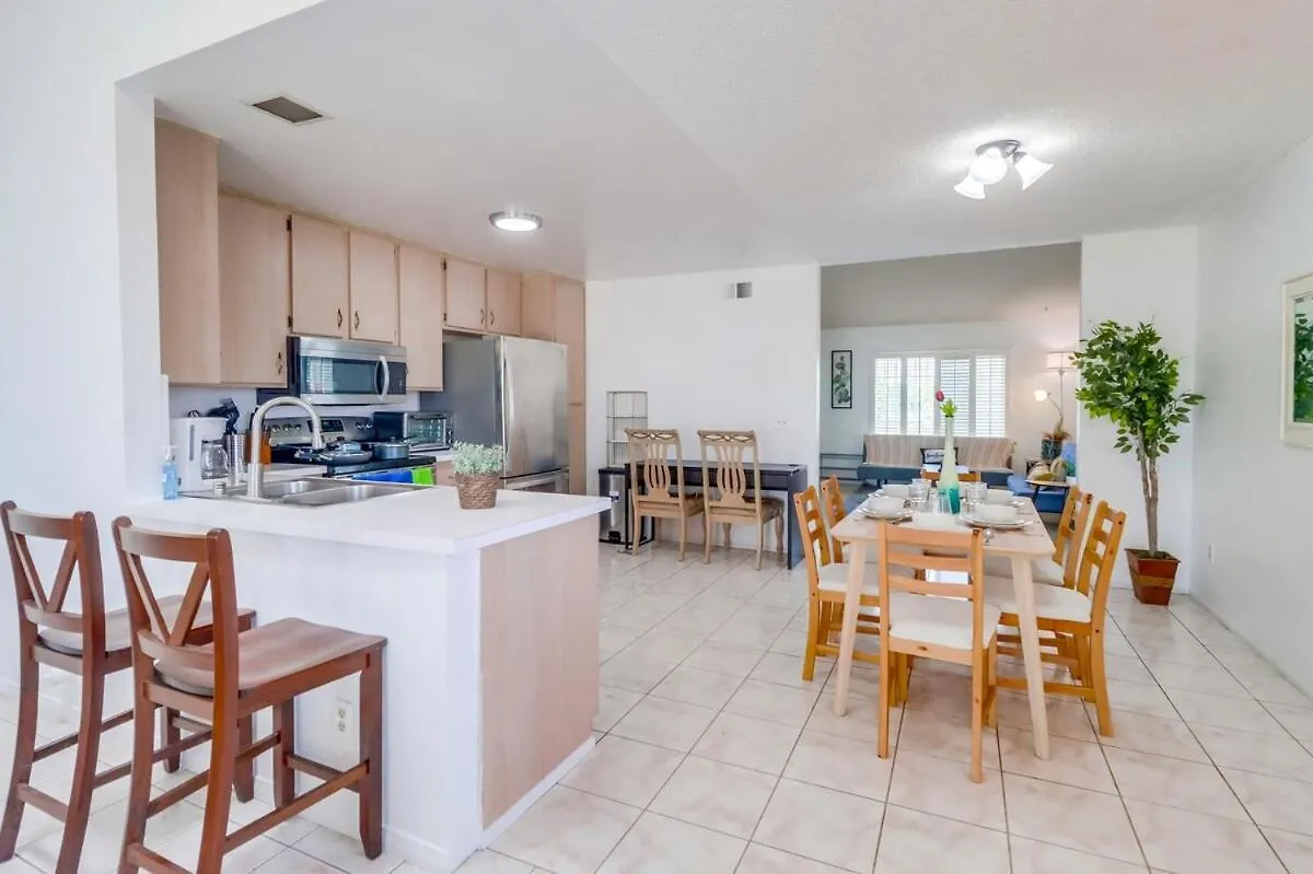 Holiday home Entire Private 4-bedroom House With Garage, Gated Yard, King Bed *