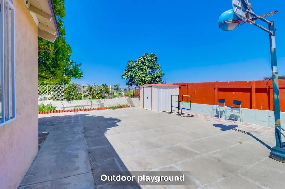 Entire Private 4-bedroom House With Garage, Gated Yard, King Bed Holiday home San Diego