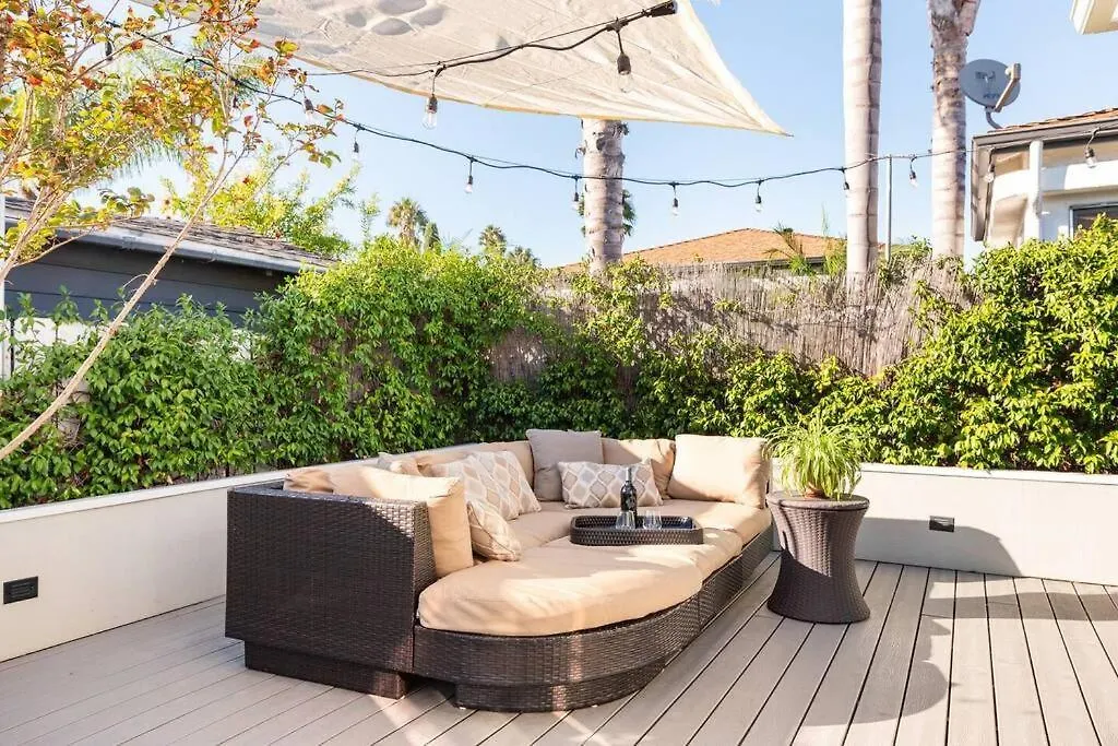 Charming Mid-century Craftsman, Hot Tub With Serene Yard *
