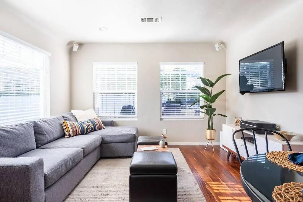 Holiday home Charming Mid-century Craftsman, Hot Tub With Serene Yard San Diego