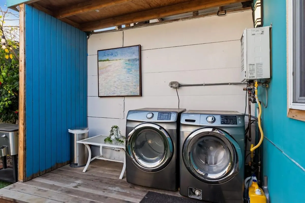 Next To Downtown Huge Yard With Parking Holiday home *
