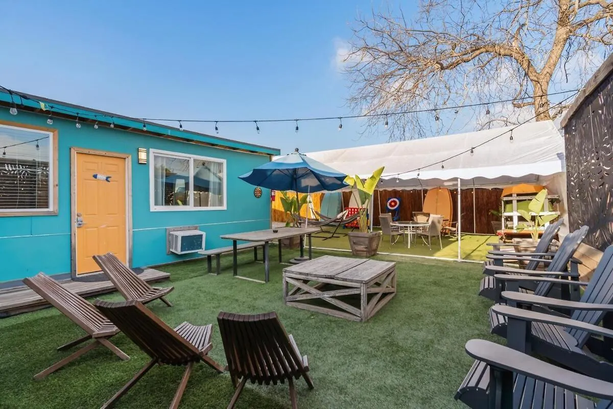 Next To Downtown Huge Yard With Parking *