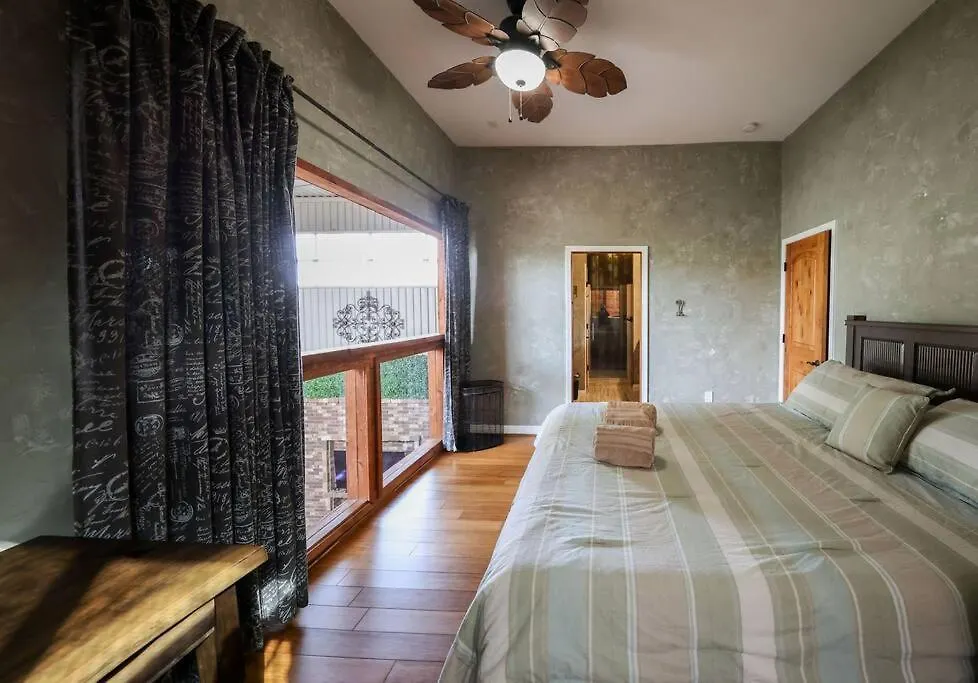 Bamboo Loft 6br, 24 Guests 度假居 圣地亚哥