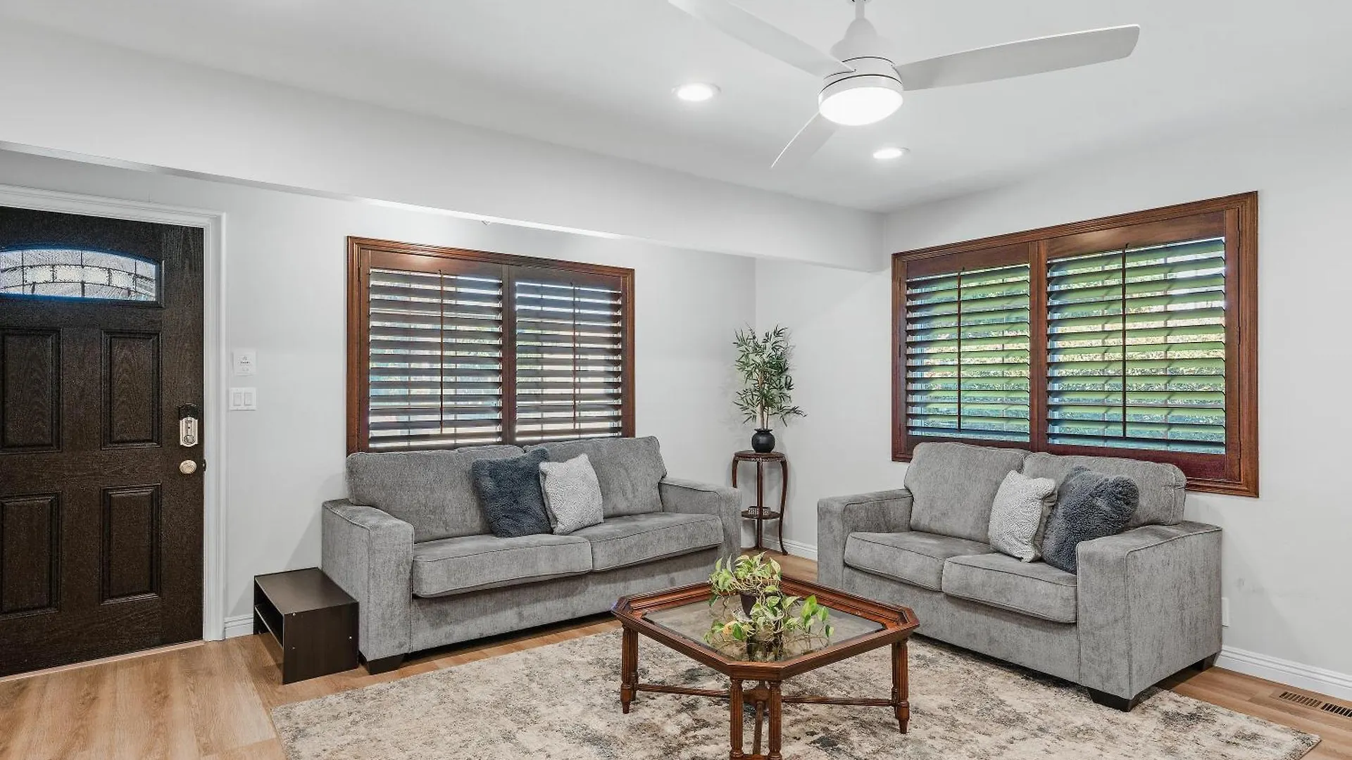 Peaceful Getaway With Renovated Amenities Apartment *